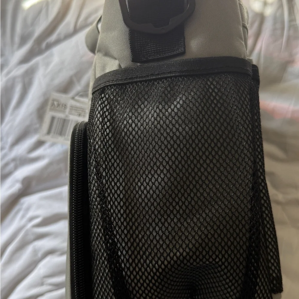 NWT Trisha Yearwood pet travel bag. Insulated w.food pouches & portable bowls!